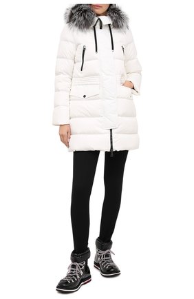 Женский пуховик MONCLER белого цвета по цене 162900 руб., арт. F2-093-1B510-02-C0059 | Фото 2 Женский пуховик MONCLER белого цвета, арт. F2-093-1B510-02-C0059 | Фото 2