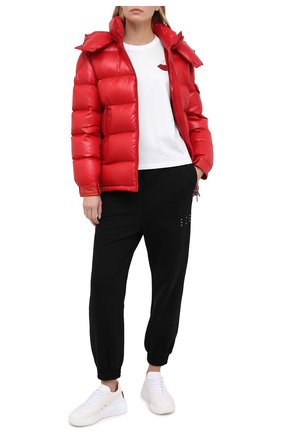 Женский пуховая куртка MONCLER красного цвета по цене 91700 руб., арт. F2-093-1A576-00-C0064 | Фото 2 Женский пуховая куртка MONCLER красного цвета, арт. F2-093-1A576-00-C0064 | Фото 2