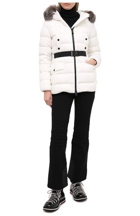 Женский пуховая куртка MONCLER белого цвета по цене 147000 руб., арт. F2-093-1B540-02-C0059 | Фото 2 Женский пуховая куртка MONCLER белого цвета, арт. F2-093-1B540-02-C0059 | Фото 2