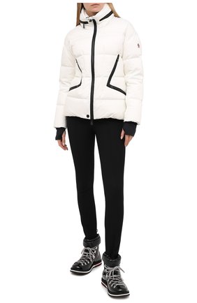 Женский пуховая куртка MONCLER белого цвета по цене 111700 руб., арт. F2-098-1A526-00-5399E | Фото 2 Женский пуховая куртка MONCLER белого цвета, арт. F2-098-1A526-00-5399E | Фото 2