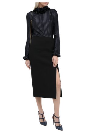 Женские кожаные туфли rockstud VALENTINO темно-синего цвета по цене 69950 руб., арт. UW0S0393/NNF | Фото 2 Женские кожаные туфли rockstud VALENTINO темно-синего цвета, арт. UW0S0393/NNF | Фото 2