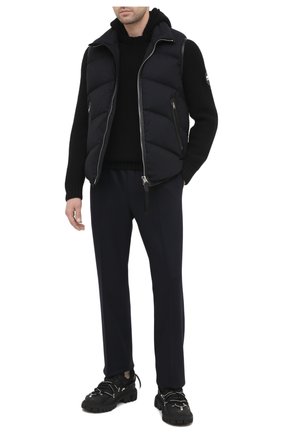 Мужские шерстяные брюки TOM FORD темно-синего цвета по цене 144000 руб., арт. 877R11/63004R | Фото 2 Мужские шерстяные брюки TOM FORD темно-синего цвета, арт. 877R11/63004R | Фото 2 (Длина (брюки, джинсы): Стандартные; Материал внешний: Шерсть; Случай: Повседневный; Стили: Кэжуэл; Региональные ограничения белый список (Axapta Mercury): RU)