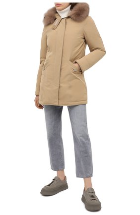 Женская пуховая парка WOOLRICH бежевого цвета по цене 83450 руб., арт. CFWW0U0323FR/UT0573 | Фото 2 Женская пуховая парка WOOLRICH бежевого цвета, арт. CFWW0U0323FR/UT0573 | Фото 2
