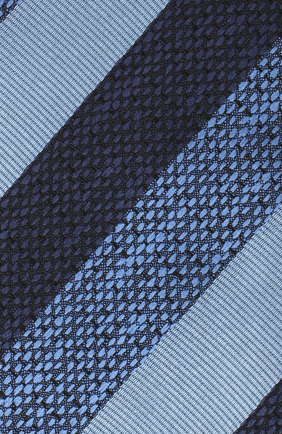 Мужской шелковый галстук ERMENEGILDO ZEGNA голубого цвета по цене 15200 руб., арт. Z8E45/1UM | Фото 3 Мужской шелковый галстук ERMENEGILDO ZEGNA голубого цвета, арт. Z8E45/1UM | Фото 3