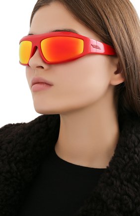 Женские солнцезащитные очки BOTTEGA VENETA красного цвета по цене 52600 руб., арт. BV1078S | Фото 2 Женские солнцезащитные очки BOTTEGA VENETA красного цвета, арт. BV1078S | Фото 2