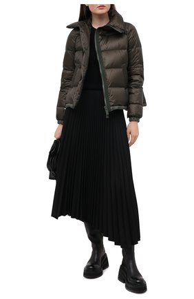 Женский пуховая куртка SACAI хаки цвета по цене 99500 руб., арт. SCW-037 | Фото 2 Женский пуховая куртка SACAI хаки цвета, арт. SCW-037 | Фото 2