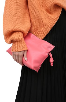 Женский клатч flamenco mini LOEWE розового цвета по цене 119500 руб., арт. A411FC2X05 | Фото 2 Женский клатч flamenco mini LOEWE розового цвета, арт. A411FC2X05 | Фото 2