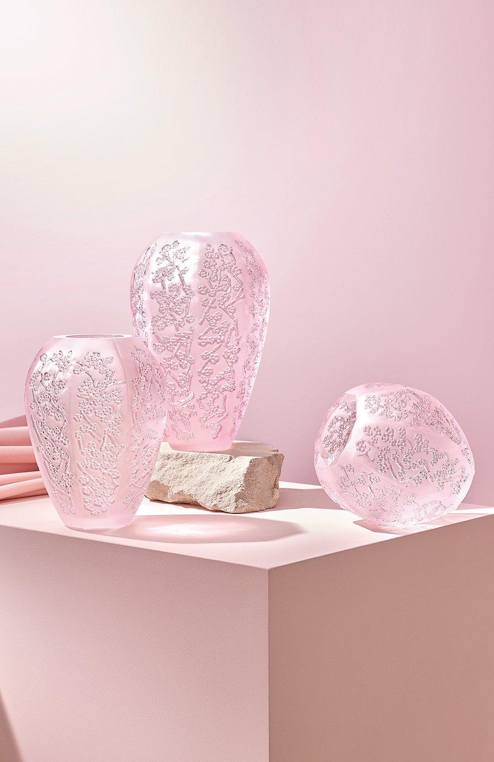 Ваза sakura LALIQUE светло-розового цвета по цене 67700 руб., арт. 10723200 | Фото 2 Ваза sakura LALIQUE светло-розового цвета, арт. 10723200 | Фото 2 (Ограничения доставки: fragile-2)