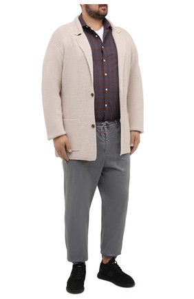 Мужские хлопковые джоггеры KITON серого цвета по цене 103500 руб., арт. UFPPZJ02T97/42-52 | Фото 2 Мужские хлопковые джоггеры KITON серого цвета, арт. UFPPZJ02T97/42-52 | Фото 2 (Материал внешний: Хлопок; Длина (брюки, джинсы): Укороченные; Big sizes: Big Sizes; Силуэт М (брюки): Джоггеры; Стили: Кэжуэл; Региональные ограничения белый список (Axapta Mercury): RU)