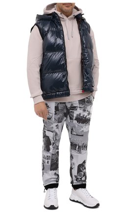 Мужские брюки MONCLER черно-белого цвета по цене 43700 руб., арт. F2-091-2A739-00-54APZ | Фото 2 Мужские брюки MONCLER черно-белого цвета, арт. F2-091-2A739-00-54APZ | Фото 2