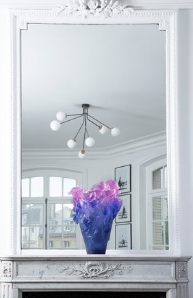 Ваза magnum roses DAUM синего цвета по цене 1825000 руб., арт. 05106-10 | Фото 2 Ваза magnum roses DAUM синего цвета, арт. 05106-10 | Фото 2