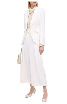 Женские шерстяные брюки ALEXANDER MCQUEEN белого цвета по цене 89950 руб., арт. 633596/QJAAC | Фото 2 Женские шерстяные брюки ALEXANDER MCQUEEN белого цвета, арт. 633596/QJAAC | Фото 2
