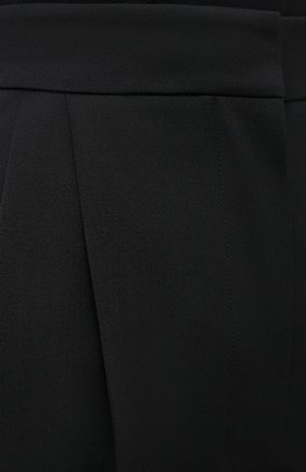 Женские шерстяные брюки ALEXANDER MCQUEEN черного цвета, арт. 629060/QJAAC | Фото 5 (Материал внешний: Шерсть; Женское Кросс-КТ: Брюки-одежда; Силуэт Ж (брюки и джинсы): Прямые; Стили: Классический; Случай: Формальный; Длина (брюки, джинсы): Укороченные)