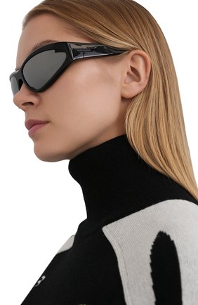 Женские солнцезащитные очки BOTTEGA VENETA черного цвета, арт. BV1077S | Фото 2 (Тип очков: С/з; Региональные ограничения белый список (Axapta Mercury): RU; Очки форма: Овальные; Оптика Гендер: оптика-женское)