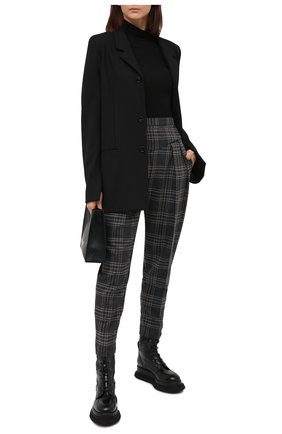 Женские брюки REDVALENTINO серого цвета по цене 42750 руб., арт. UR0RBD20/5DF | Фото 2 Женские брюки REDVALENTINO серого цвета, арт. UR0RBD20/5DF | Фото 2