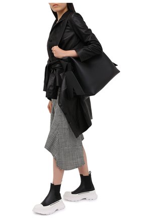 Женские кожаные ботинки tread slick ALEXANDER MCQUEEN черно-белого цвета по цене 54300 руб., арт. 635714/WHZ61 | Фото 2 Женские кожаные ботинки tread slick ALEXANDER MCQUEEN черно-белого цвета, арт. 635714/WHZ61 | Фото 2