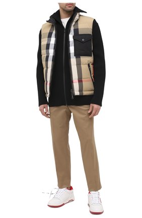 Мужской двусторонний пуховый жилет BURBERRY бежевого цвета по цене 87550 руб., арт. 8032997 | Фото 2 Мужской двусторонний пуховый жилет BURBERRY бежевого цвета, арт. 8032997 | Фото 2