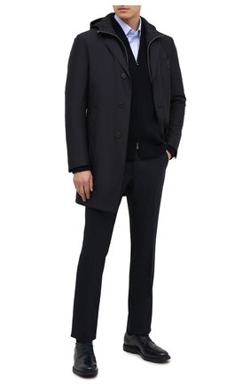 Мужской утепленный плащ CORNELIANI темно-синего цвета по цене 133500 руб., арт. 861567-0813106/00 | Фото 2 Мужской утепленный плащ CORNELIANI темно-синего цвета, арт. 861567-0813106/00 | Фото 2 (Материал внешний: Синтетический материал; Материал подклада: Купро; Рукава: Длинные; Мужское Кросс-КТ: Верхняя одежда, Плащ-верхняя одежда; Стили: Классический; Длина (верхняя одежда): До середины бедра)