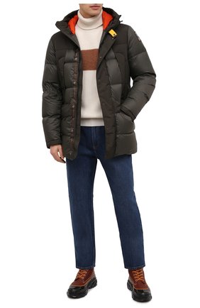 Мужская пуховик PARAJUMPERS хаки цвета по цене 78300 руб., арт. EN04/SHEDIR | Фото 2 Мужская пуховик PARAJUMPERS хаки цвета, арт. EN04/SHEDIR | Фото 2 (Материал внешний: Синтетический материал; Материал подклада: Синтетический материал; Рукава: Длинные; Мужское Кросс-КТ: Пуховик-верхняя одежда, Верхняя одежда, пуховик-короткий; Стили: Кэжуэл; Кросс-КТ: Пуховик, Куртка; Материал утеплителя: Пух и перо; Длина (верхняя одежда): До середины бедра)