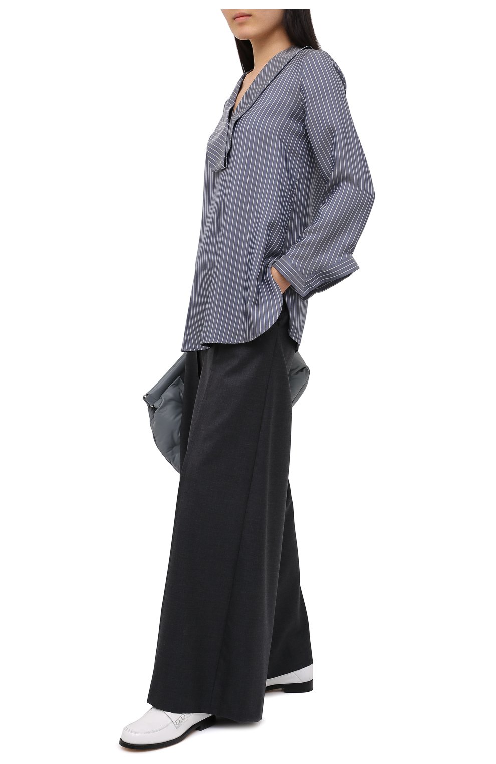 Женская шелковая блузка GIORGIO ARMANI голубого цвета, арт. 0WHCCZ24/TZ618 | Фото 2 (Материал внешний: Шелк; Рукава: Длинные; Принт: Полоска, С принтом; Длина (для топов): Удлиненные; Стили: Романтичный; Женское Кросс-КТ: Блуза-одежда)