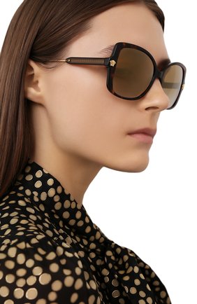 Женские солнцезащитные очки VERSACE темно-коричневого цвета по цене 15100 руб., арт. 4390-108/6E | Фото 2 Женские солнцезащитные очки VERSACE темно-коричневого цвета, арт. 4390-108/6E | Фото 2