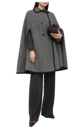 Женская двусторонний кейп LORO PIANA серого цвета по цене 686000 руб., арт. FAL3647 | Фото 2 Женская двусторонний кейп LORO PIANA серого цвета, арт. FAL3647 | Фото 2 (Материал внешний: Шерсть, Кашемир; Стили: Кэжуэл; Длина (верхняя одежда): До середины бедра)