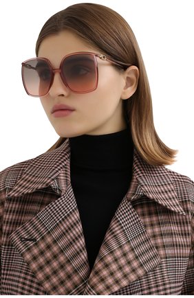 Женские солнцезащитные очки FENDI розового цвета, арт. 0431/G 35J | Фото 2 (Тип очков: С/з; Региональные ограничения белый список (Axapta Mercury): RU; Очки форма: Квадратные)
