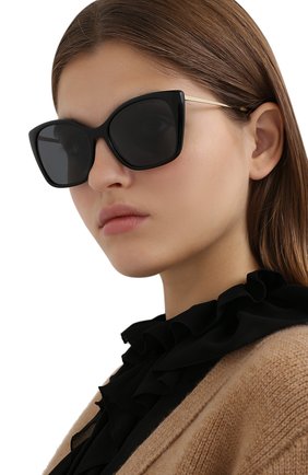Женские солнцезащитные очки PRADA черного цвета по цене 22100 руб., арт. 12XS-1AB5Z1 | Фото 2 Женские солнцезащитные очки PRADA черного цвета, арт. 12XS-1AB5Z1 | Фото 2