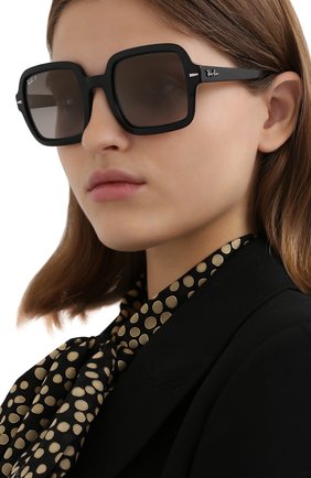 Женские солнцезащитные очки RAY-BAN черного цвета, арт. 2188-901/M3 | Фото 2 (Региональные ограничения белый список (Axapta Mercury): RU; Тип очков: С/з; Очки форма: Квадратные)