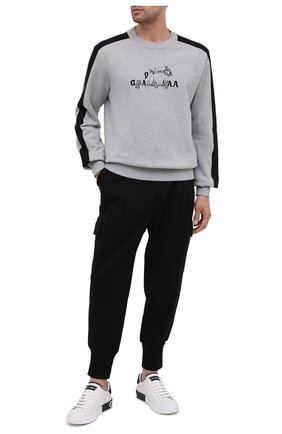 Мужской хлопковый свитшот DOLCE & GABBANA светло-серого цвета по цене 55150 руб., арт. G90Y4T/G7WSP | Фото 2 Мужской хлопковый свитшот DOLCE & GABBANA светло-серого цвета, арт. G90Y4T/G7WSP | Фото 2