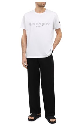 Мужские резиновые шлепанцы BOTTEGA VENETA черного цвета по цене 25100 руб., арт. 640050/V00P0 | Фото 2 Мужские резиновые шлепанцы BOTTEGA VENETA черного цвета, арт. 640050/V00P0 | Фото 2 (Материал внешний: Резина)