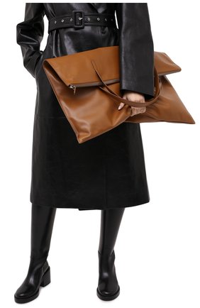 Женский сумка-шопер JIL SANDER коричневого цвета по цене 89950 руб., арт. JSWP850361-WPB00016 | Фото 2 Женский сумка-шопер JIL SANDER коричневого цвета, арт. JSWP850361-WPB00016 | Фото 2