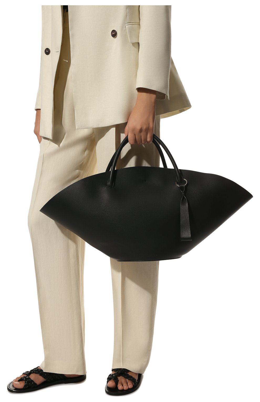 Женский сумка sombrero medium JIL SANDER черного цвета по цене 239500 руб., арт. JSPQ850309-WQB69129V | Фото 3 Женский сумка sombrero medium JIL SANDER черного цвета, арт. JSPQ850309-WQB69129V | Фото 3 (Сумки-технические: Сумки-шопперы; Размер: medium; Материал: Натуральная кожа)