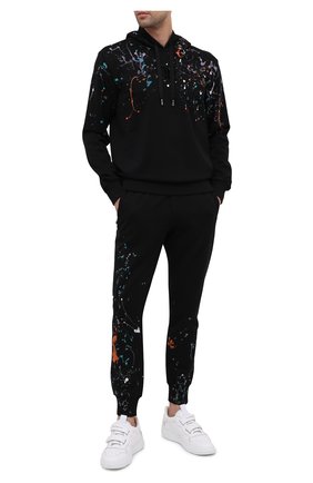 Мужской хлопковые джоггеры DOLCE & GABBANA черного цвета по цене 65150 руб., арт. GYPQAT/FU7DU | Фото 2 Мужской хлопковые джоггеры DOLCE & GABBANA черного цвета, арт. GYPQAT/FU7DU | Фото 2