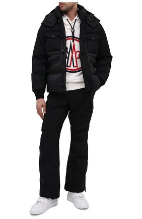 Мужские брюки-карго MONCLER GRENOBLE черного цвета по цене 61500 руб., арт. F2-097-2A705-40-53066 | Фото 2 Мужские брюки-карго MONCLER GRENOBLE черного цвета, арт. F2-097-2A705-40-53066 | Фото 2 (Материал внешний: Синтетический материал; Длина (брюки, джинсы): Стандартные; Материал подклада: Синтетический материал; Силуэт М (брюки): Карго; Стили: Спорт-шик; Кросс-КТ: другое)
