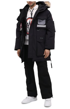 Мужская пуховая парка snow mantra с меховой отделкой CANADA GOOSE темно-синего цвета по цене 160500 руб., арт. 9501M | Фото 2 Мужская пуховая парка snow mantra с меховой отделкой CANADA GOOSE темно-синего цвета, арт. 9501M | Фото 2
