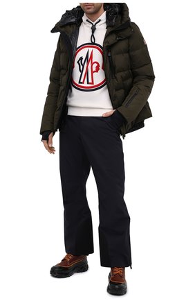 Мужские утепленные брюки MONCLER GRENOBLE темно-синего цвета по цене 70700 руб., арт. F2-097-2A603-40-53066 | Фото 2 Мужские утепленные брюки MONCLER GRENOBLE темно-синего цвета, арт. F2-097-2A603-40-53066 | Фото 2 (Материал подклада: Синтетический материал; Длина (брюки, джинсы): Стандартные; Материал внешний: Синтетический материал; Стили: Спорт-шик; Кросс-КТ: другое)