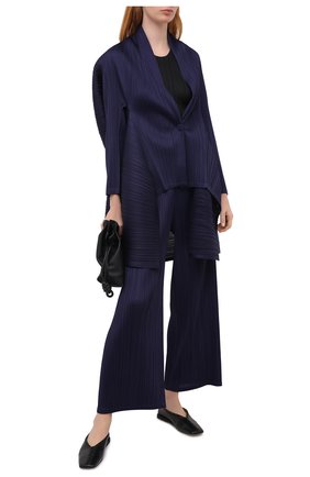 Женские брюки ISSEY MIYAKE темно-синего цвета по цене 39950 руб., арт. PP08-JF493 | Фото 2 Женские брюки ISSEY MIYAKE темно-синего цвета, арт. PP08-JF493 | Фото 2