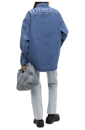 Женская джинсовая рубашка VETEMENTS синего цвета по цене 110500 руб., арт. UAH21SH043 2801/W | Фото 2 Женская джинсовая рубашка VETEMENTS синего цвета, арт. UAH21SH043 2801/W | Фото 2