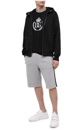 Мужские хлопковые шорты DOLCE & GABBANA светло-серого цвета по цене 49950 руб., арт. GYWUAT/G7WSP | Фото 2 Мужские хлопковые шорты DOLCE & GABBANA светло-серого цвета, арт. GYWUAT/G7WSP | Фото 2