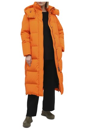 Женский пуховик WOOLRICH оранжевого цвета по цене 87200 руб., арт. CFWW0U0312FR/UT1148 | Фото 2 Женский пуховик WOOLRICH оранжевого цвета, арт. CFWW0U0312FR/UT1148 | Фото 2