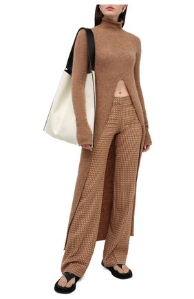 Женские шерстяные брюки STELLA MCCARTNEY бежевого цвета по цене 94850 руб., арт. 601671/SPA01 | Фото 2 Женские шерстяные брюки STELLA MCCARTNEY бежевого цвета, арт. 601671/SPA01 | Фото 2 (Длина (брюки, джинсы): Удлиненные; Материал внешний: Шерсть; Женское Кросс-КТ: Брюки-одежда; Силуэт Ж (брюки и джинсы): Расклешенные; Стили: Ретро)