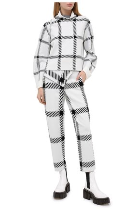Женские брюки из вискозы STELLA MCCARTNEY черно-белого цвета по цене 116500 руб., арт. 602476/S2216 | Фото 2 Женские брюки из вискозы STELLA MCCARTNEY черно-белого цвета, арт. 602476/S2216 | Фото 2 (Материал внешний: Вискоза; Длина (брюки, джинсы): Укороченные; Женское Кросс-КТ: Брюки-одежда; Силуэт Ж (брюки и джинсы): Прямые; Стили: Кэжуэл; Региональные ограничения белый список (Axapta Mercury): RU)