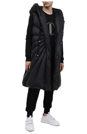 Мужской пуховый жилет moncler + rick owens MONCLER черного цвета по цене 121500 руб., арт. MU20F0006/C0596 | Фото 2 Мужской пуховый жилет moncler + rick owens MONCLER черного цвета, арт. MU20F0006/C0596 | Фото 2