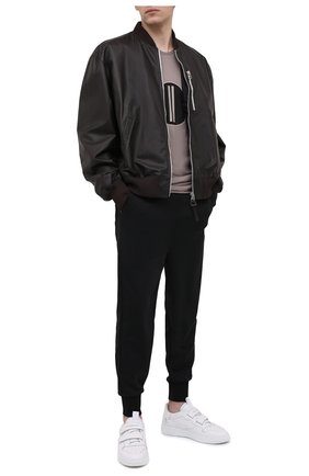 Мужской джоггеры moncler + rick owens MONCLER черного цвета по цене 34500 руб., арт. MU20F0017/C8040 | Фото 2 Мужской джоггеры moncler + rick owens MONCLER черного цвета, арт. MU20F0017/C8040 | Фото 2