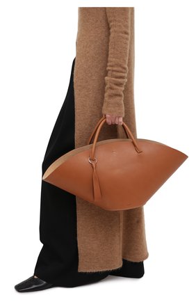 Женский сумка sombrero medium JIL SANDER коричневого цвета по цене 190500 руб., арт. JSPR851309-WRB69150V | Фото 2 Женский сумка sombrero medium JIL SANDER коричневого цвета, арт. JSPR851309-WRB69150V | Фото 2