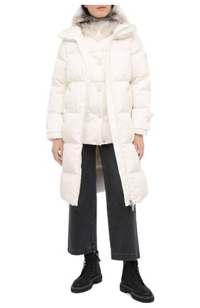 Женский пуховик MONCLER белого цвета по цене 193700 руб., арт. F2-093-1C572-81-C0068 | Фото 2 Женский пуховик MONCLER белого цвета, арт. F2-093-1C572-81-C0068 | Фото 2