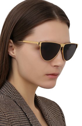 Женские солнцезащитные очки BOTTEGA VENETA золотого цвета, арт. BV1070S | Фото 2 (Тип очков: С/з; Региональные ограничения белый список (Axapta Mercury): RU; Очки форма: Cat-eye; Оптика Гендер: оптика-женское)