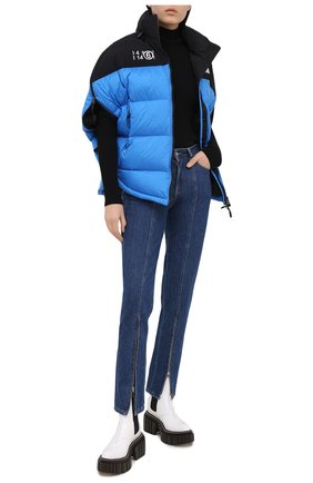 Женская куртка mm6 x the north face MM6 голубого цвета по цене 82850 руб., арт. S62AN0041/S53390 | Фото 2 Женская куртка mm6 x the north face MM6 голубого цвета, арт. S62AN0041/S53390 | Фото 2