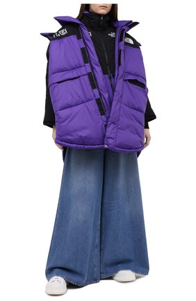 Женский пуховая куртка mm6 x the north face MM6 фиолетового цвета по цене 135500 руб., арт. S62AA0034/S53390 | Фото 2 Женский пуховая куртка mm6 x the north face MM6 фиолетового цвета, арт. S62AA0034/S53390 | Фото 2